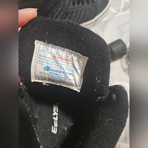 Heelys Sz 1 EUC - Picture 2 of 5